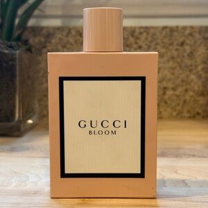 Gucci Bloom Pink Bottle